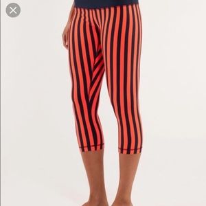 LuLuLemon Orange and Navy striped Wunder Unders 8